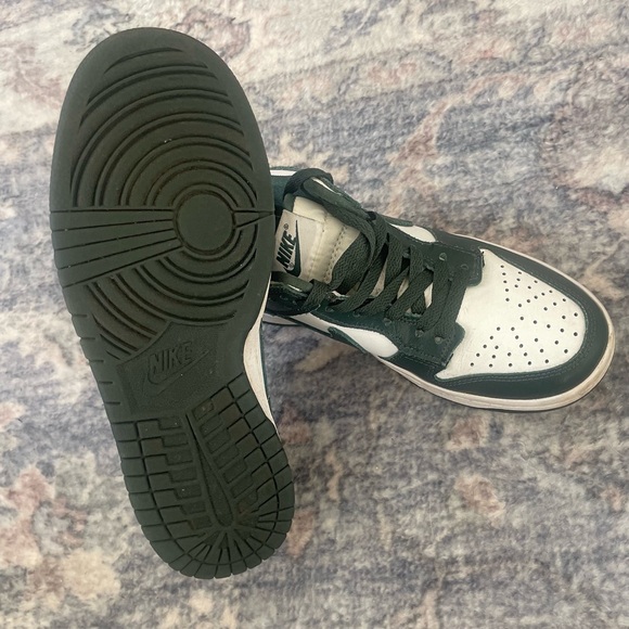 Nike Women’s Dunk Low - Picture 3 of 5